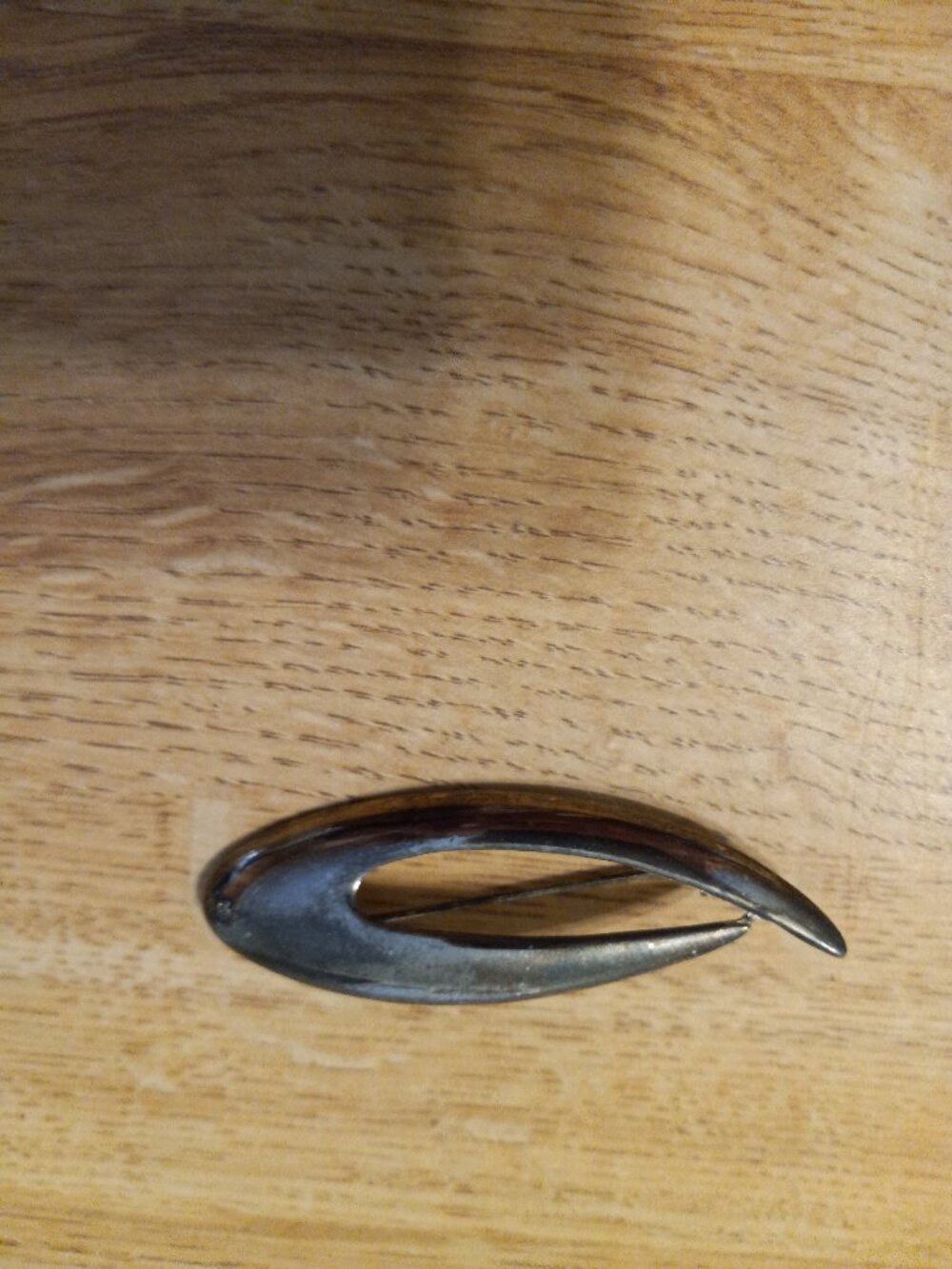 VINTAGE Modernist SILVERTONE CURVED OPENWORK BROOCH PIN